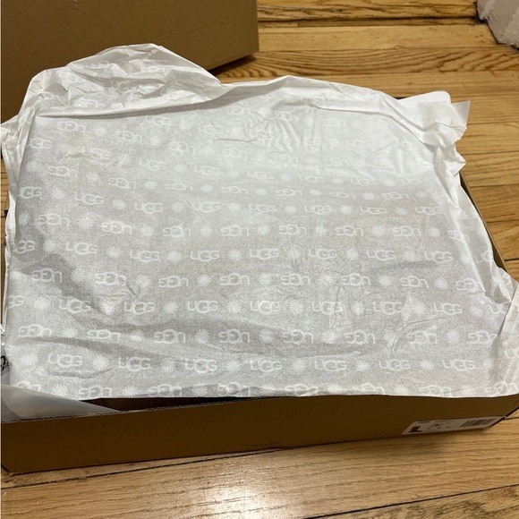 Chestnut colored tall ugg boots - Picture 9 of 12